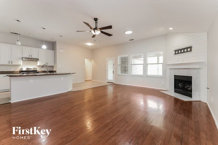 2825 Laurel Oak Dr - Photo 2 of 16