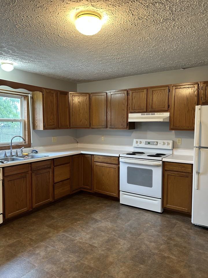 631 S Davis St #NA - Photo 3 of 8