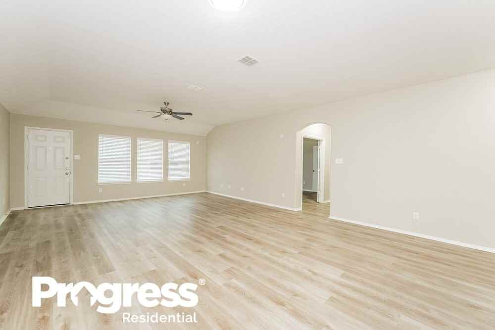 3737 Sapphire St - Photo 3 of 16