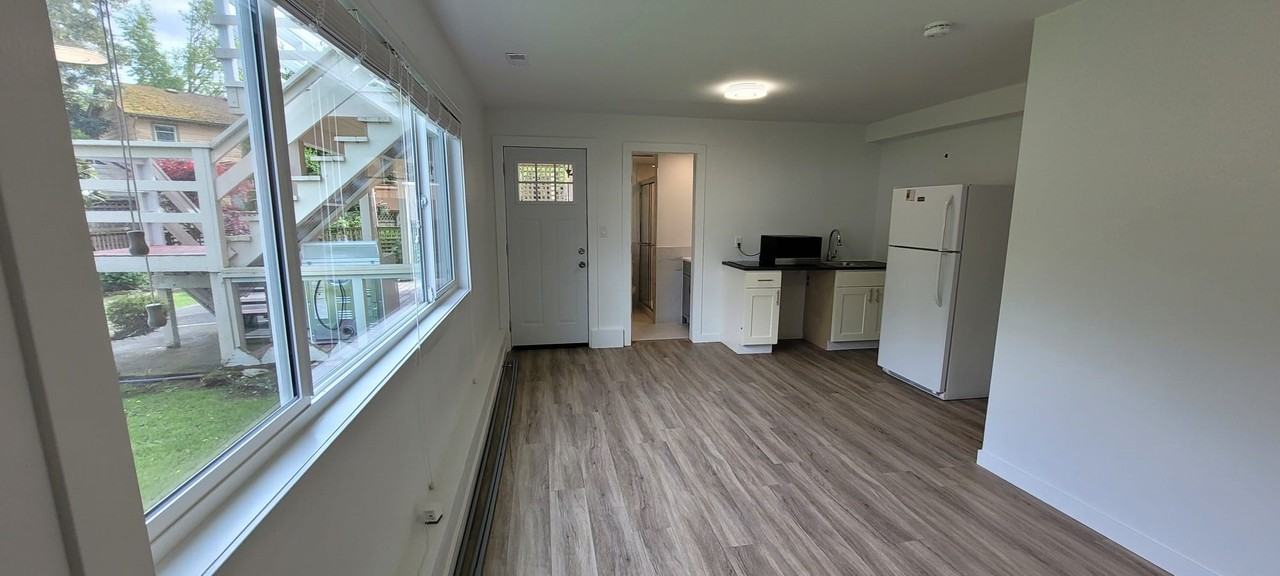 10880 Roselea Crescent - Photo 3 of 9