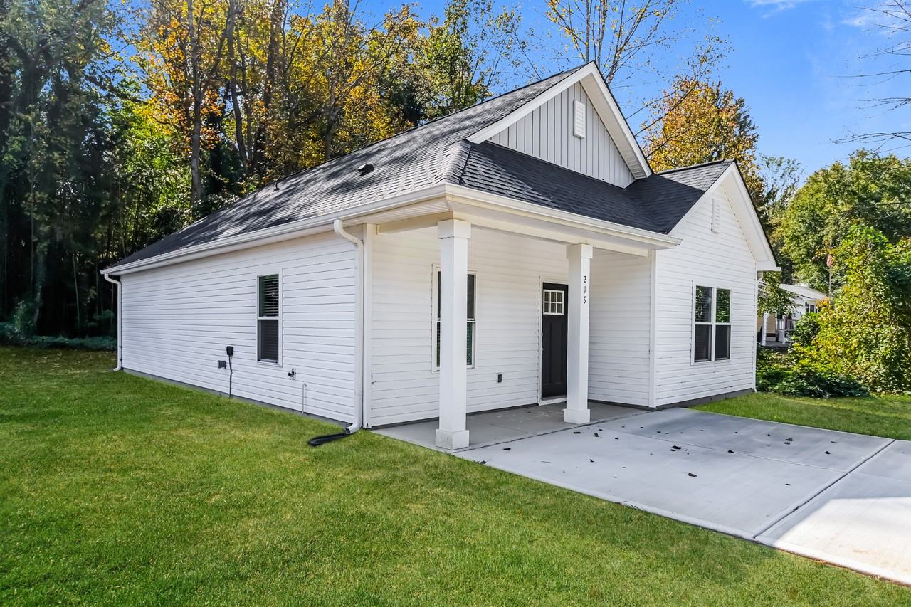 219 Claudette Dr - Photo 2 of 16