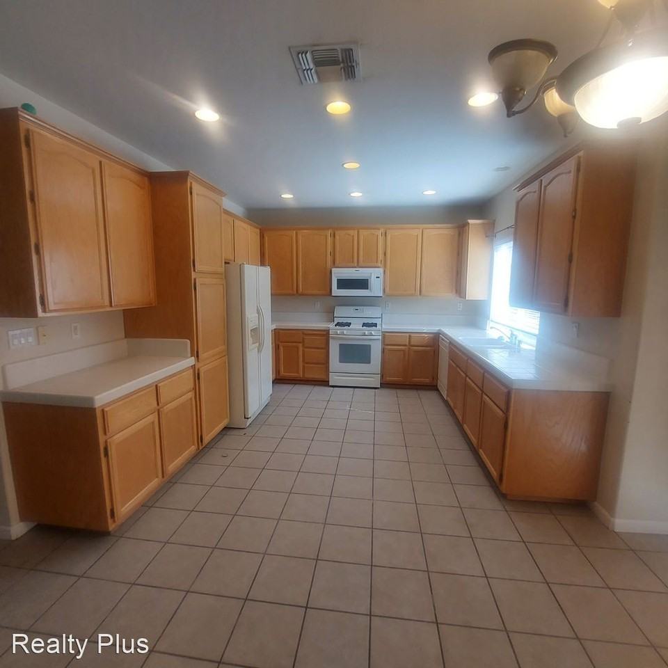 3213 Balada Way - Photo 2 of 26