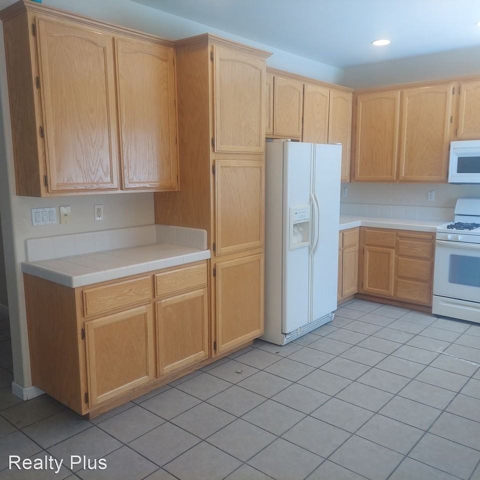 3213 Balada Way - Photo 3 of 26