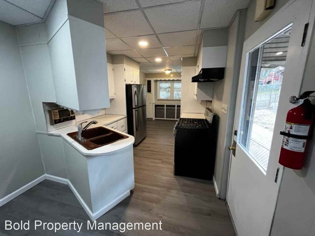 1249 Buttonwood St - Photo 3 of 11