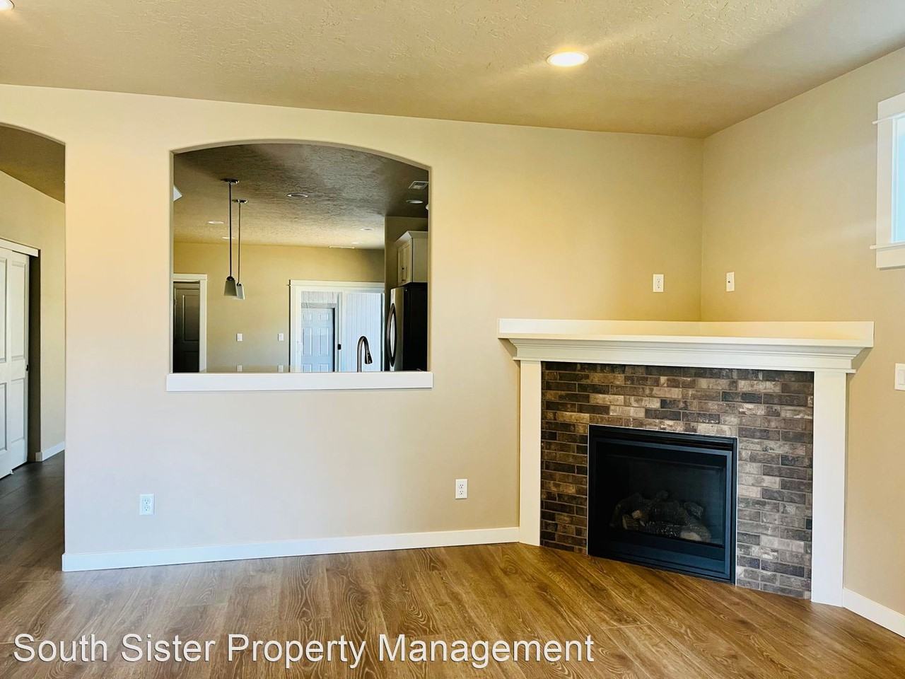 691 N Meadow Ln - Photo 3 of 19