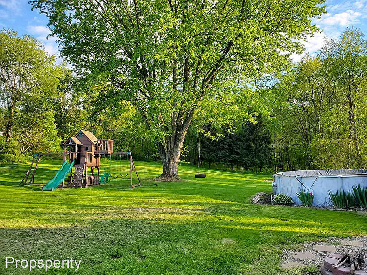 828 Parker Rd - Photo 3 of 19