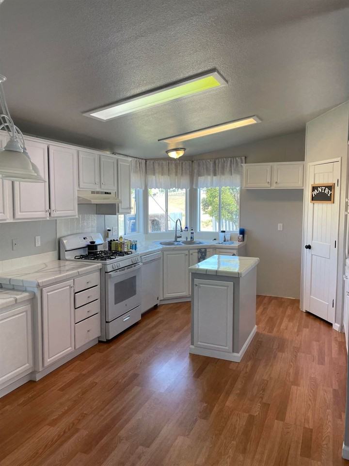 2555 Gray Hawk Way - Photo 3 of 10