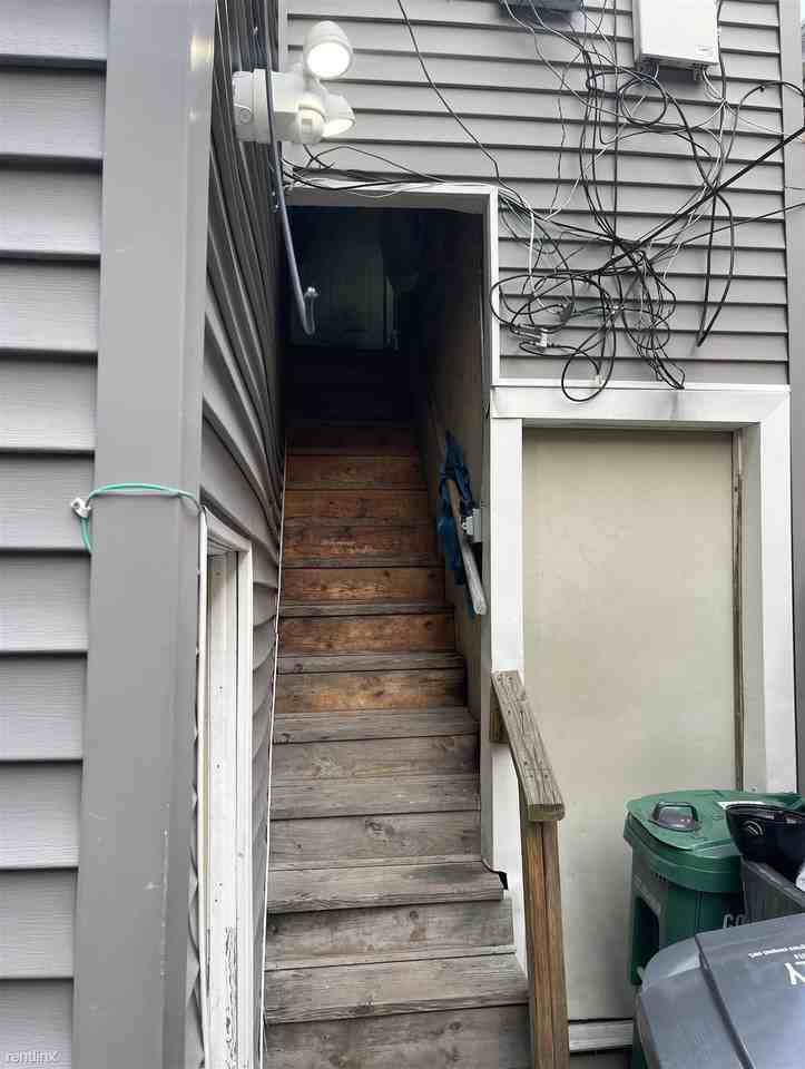 100 River St - Photo 3 of 7