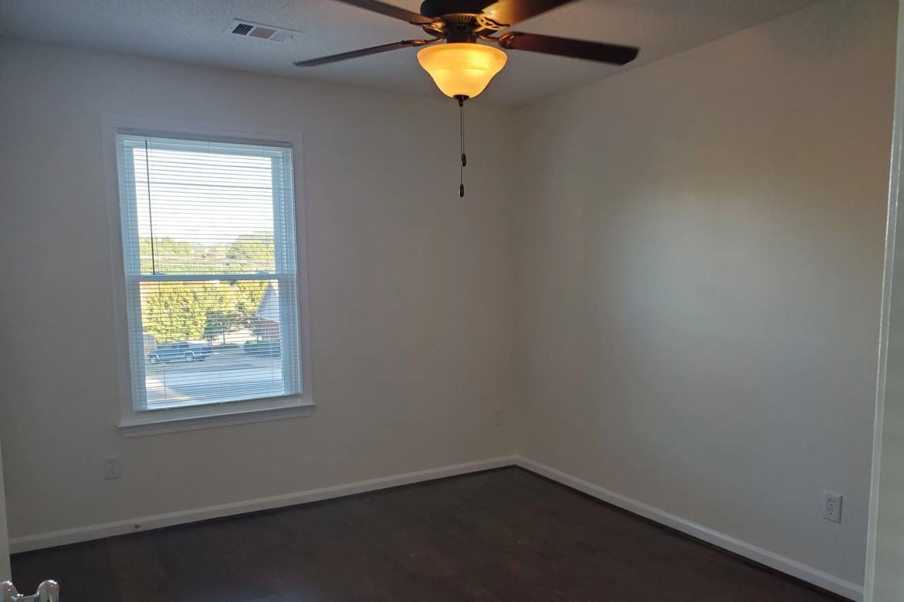 1605 Heyford Cir Nw - Photo 3 of 16