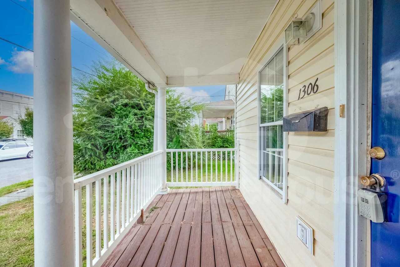1306 N 28th St - Photo 2 of 19