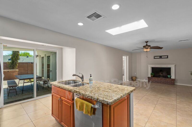 5217 E Sheena Dr - Photo 7 of 37