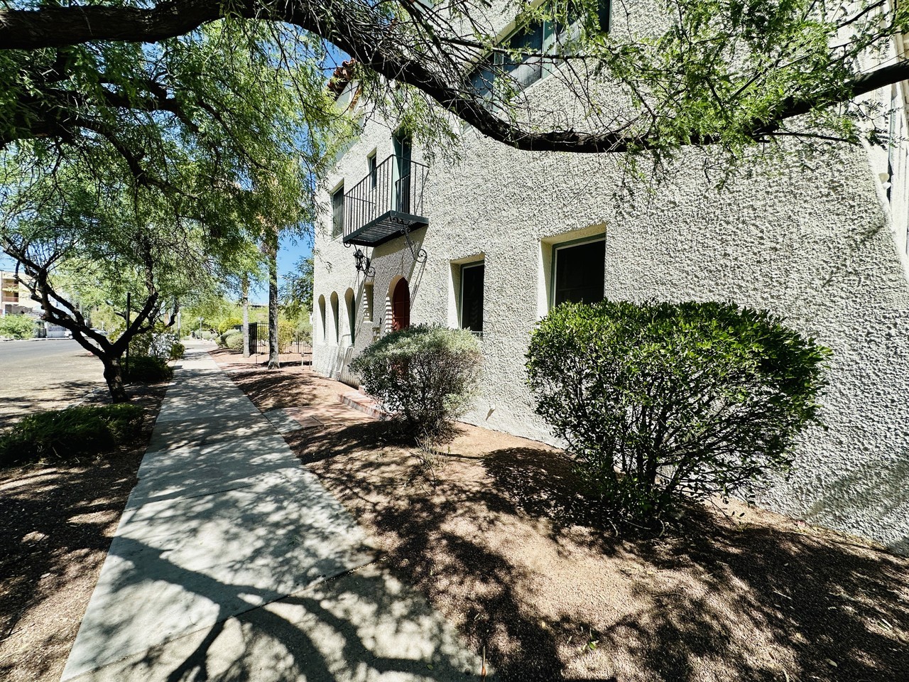 605 E 9Th St - Photo 3 of 6