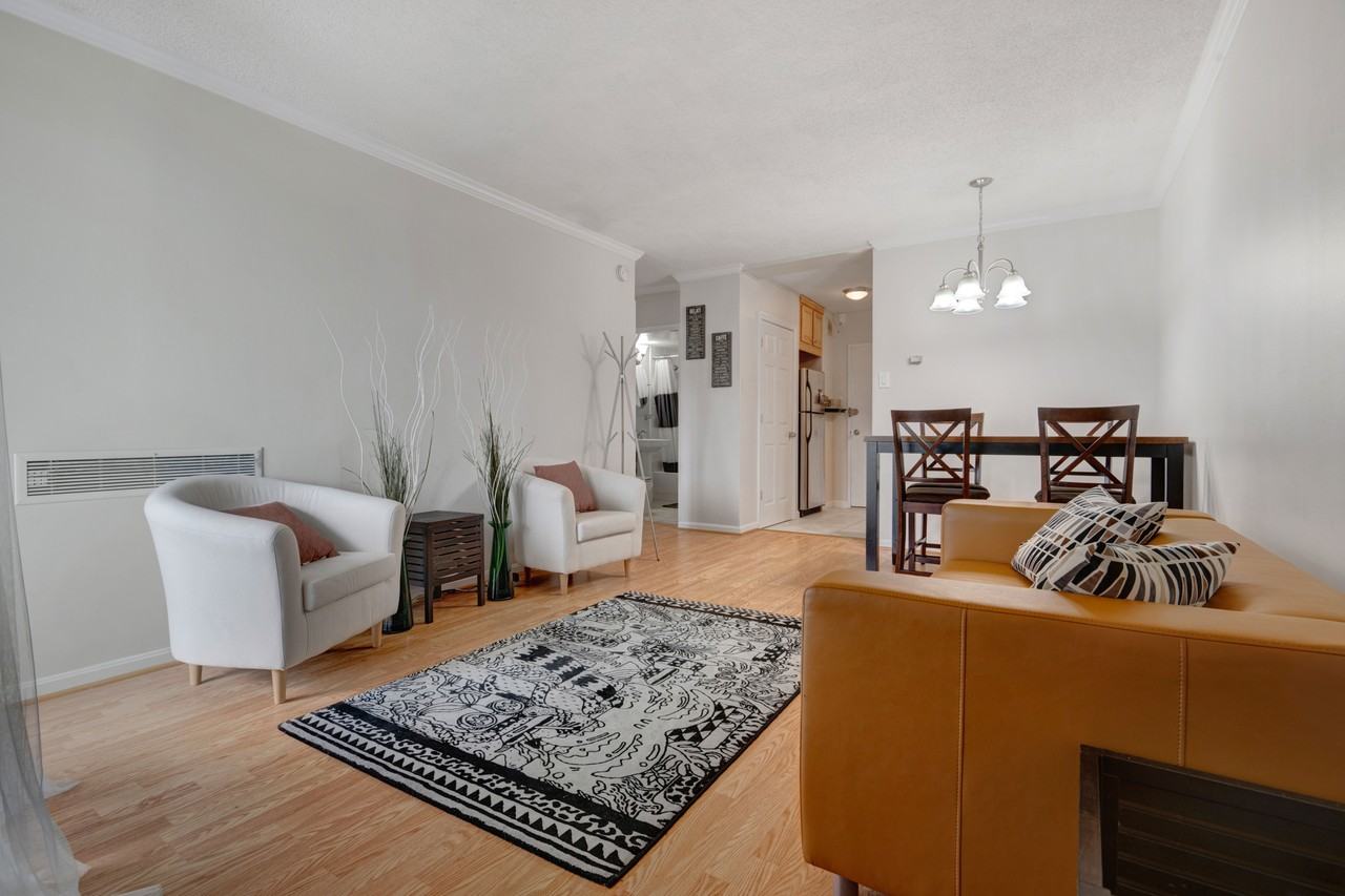 240M E St Sw - Photo 2 of 11