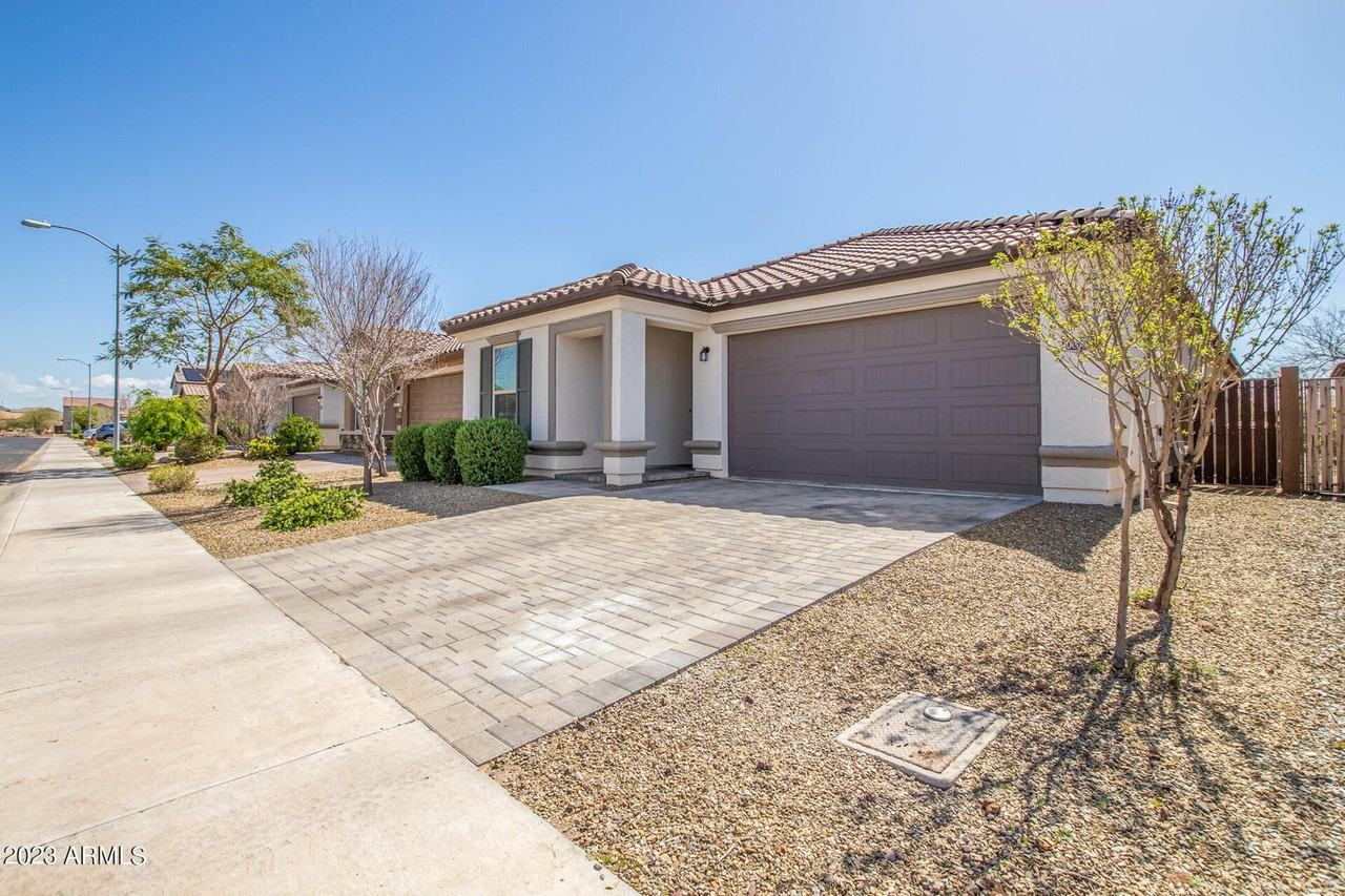 10035 W Robin Ln - Photo 3 of 24