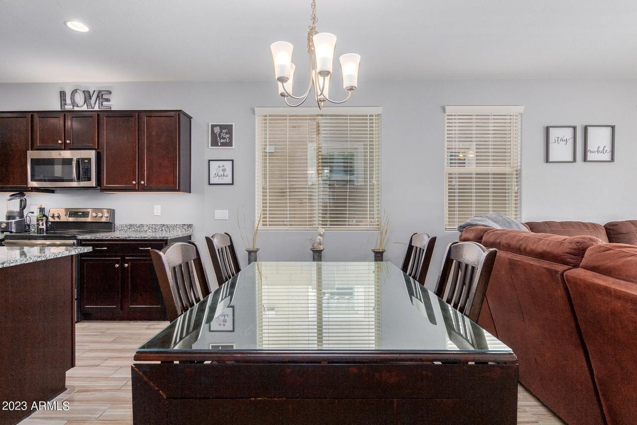 10035 W Robin Ln - Photo 5 of 24