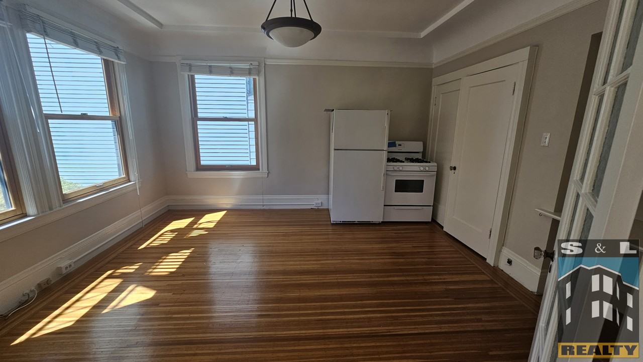 1400 Greenwich - Photo 2 of 11