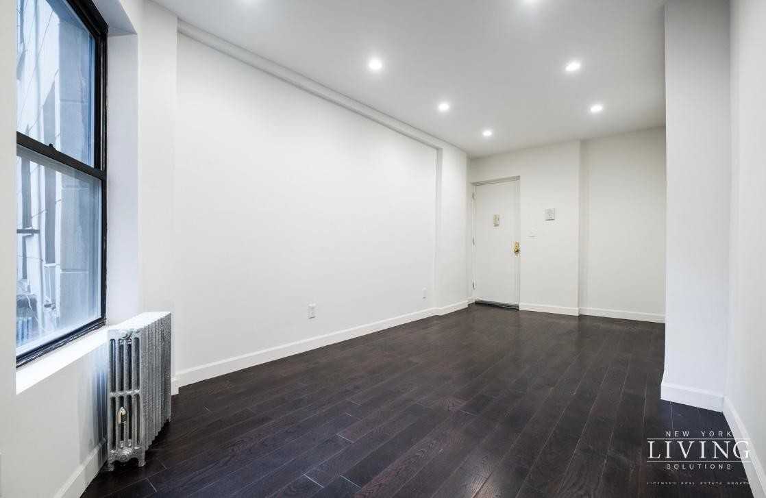 E 62nd St #14 - Photo 3 of 9