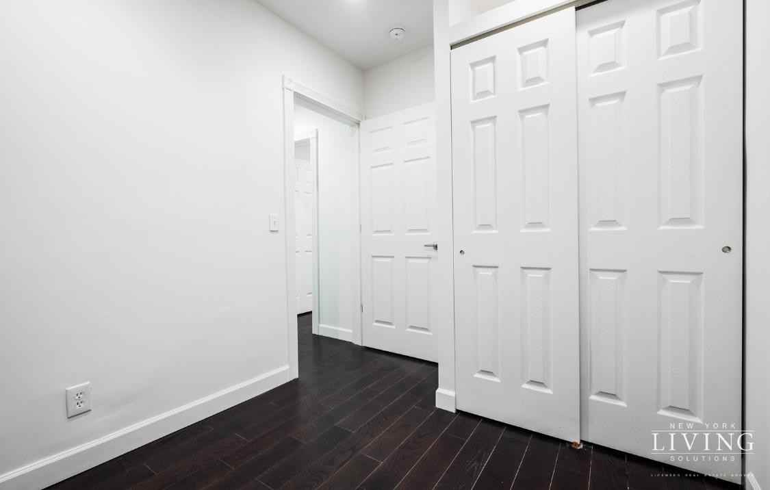 E 62nd St #14 - Photo 4 of 9