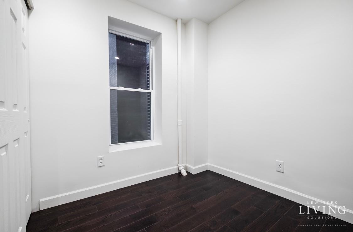 E 62nd St #14 - Photo 5 of 9