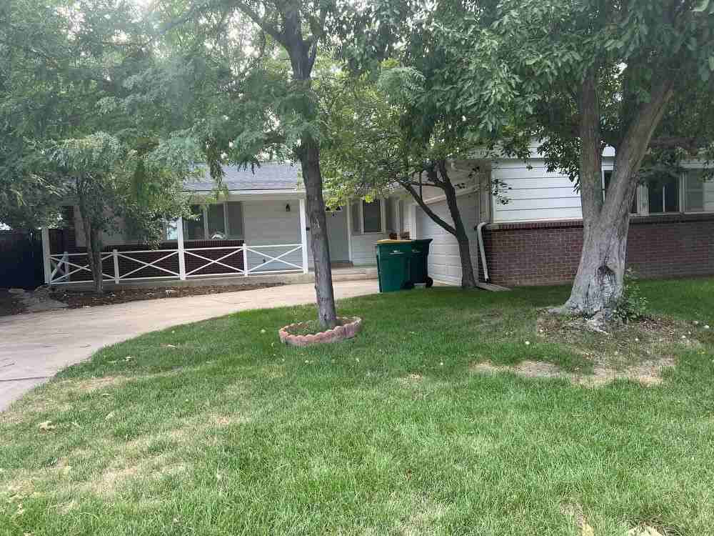 2286 Crabtree Dr - Photo 2 of 12