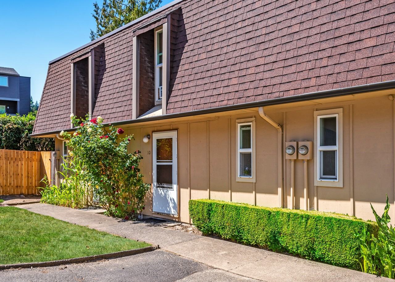 French Glen Apartments - Photo 2 of 11