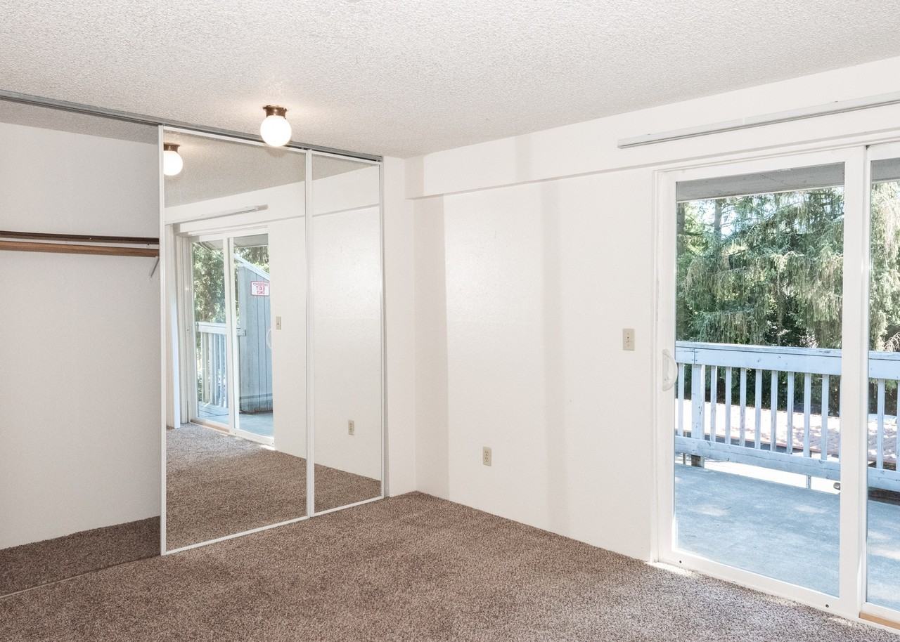 Hallmark Apartments - Photo 4 of 25