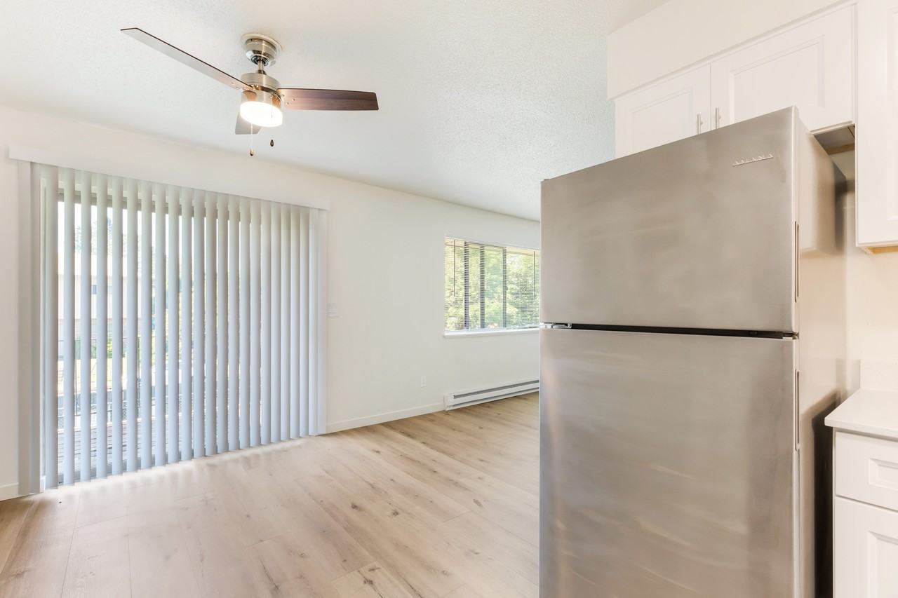 West Royal Apartments - Photo 4 of 20