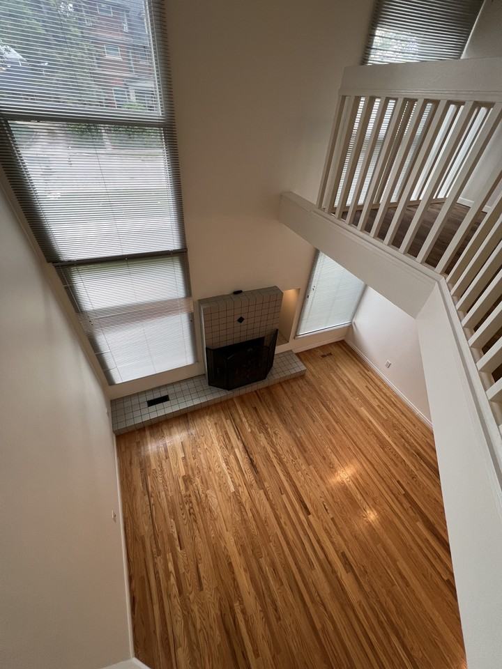 119 Nassau Street North - Photo 3 of 10