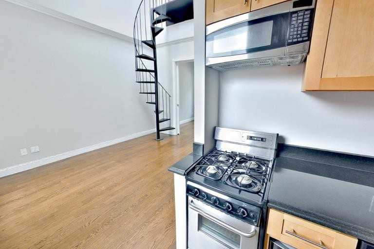 E 100th St #6C - Photo 4 of 7