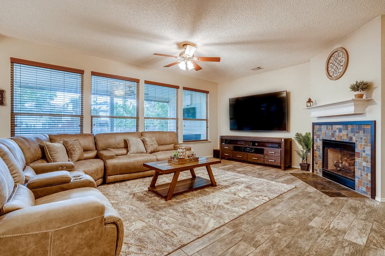 1523 Emperor Ct #NA - Photo 3 of 24