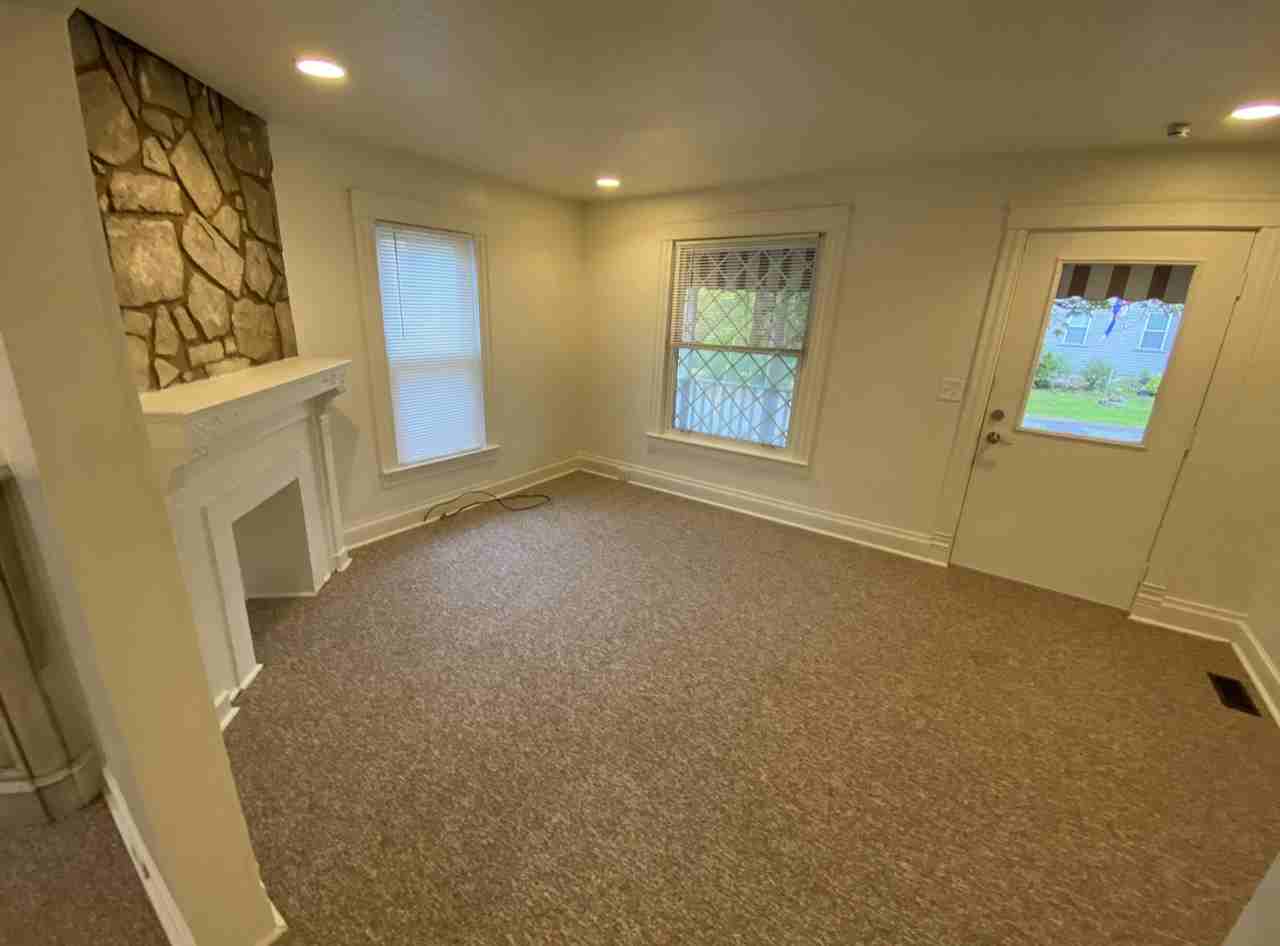 202 11th St - Photo 3 of 9