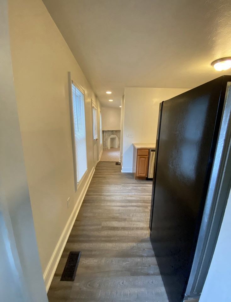 202 11th St - Photo 7 of 9