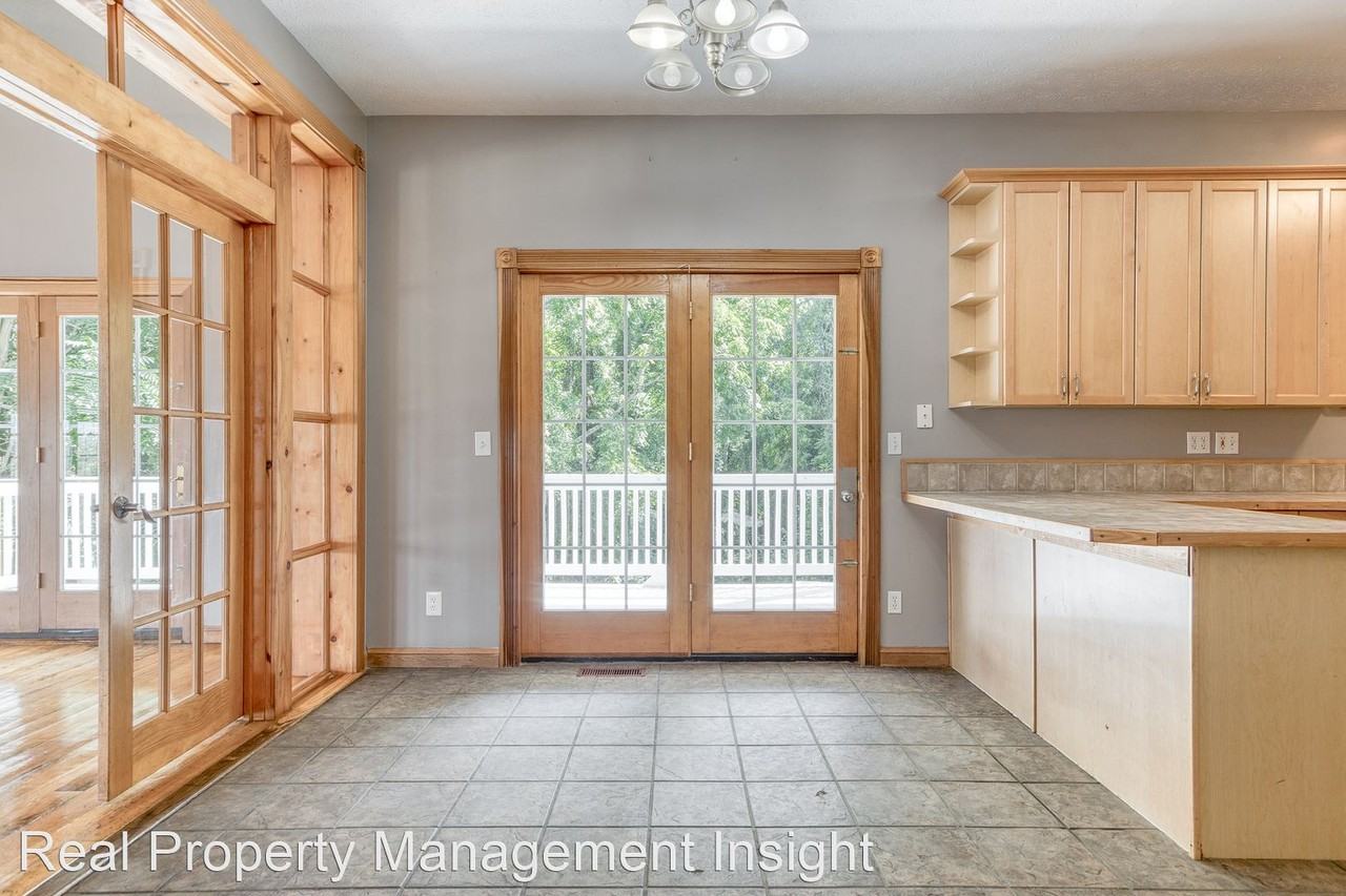 1305 Lawrence St - Photo 2 of 34