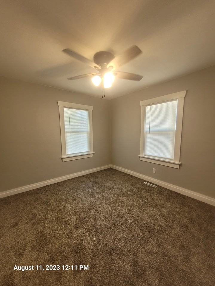 8 Bungalow Ct #NA - Photo 3 of 4