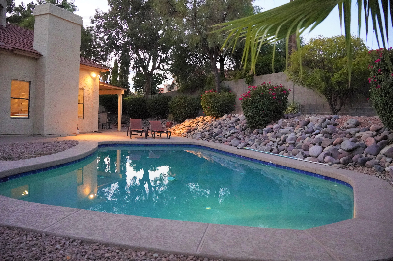 10370 E Davenport Dr - Photo 2 of 9