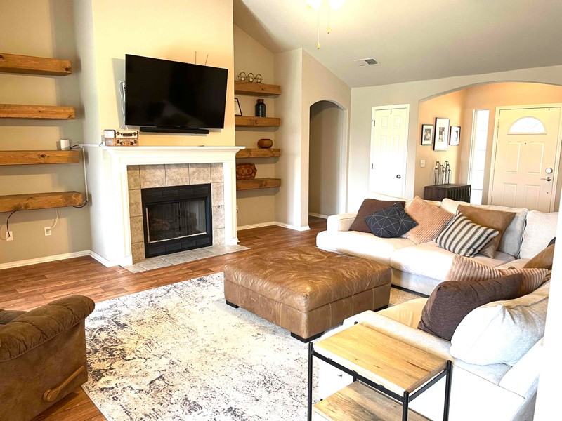 5228 Redbud Pl - Photo 3 of 15