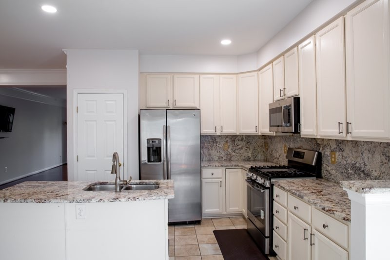 20502 Ashley Ter - Photo 3 of 12