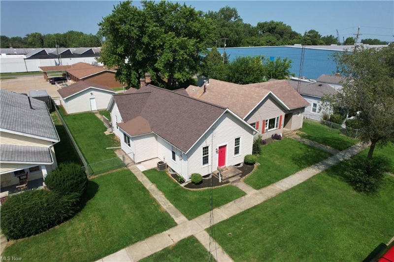 609 Broadway St - Photo 2 of 13