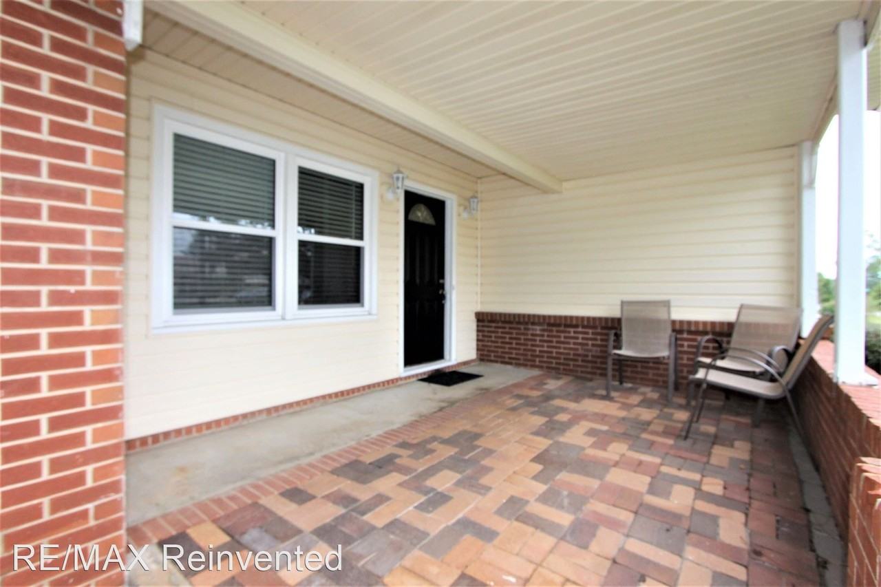 1119 Eisenhower Dr - Photo 2 of 18