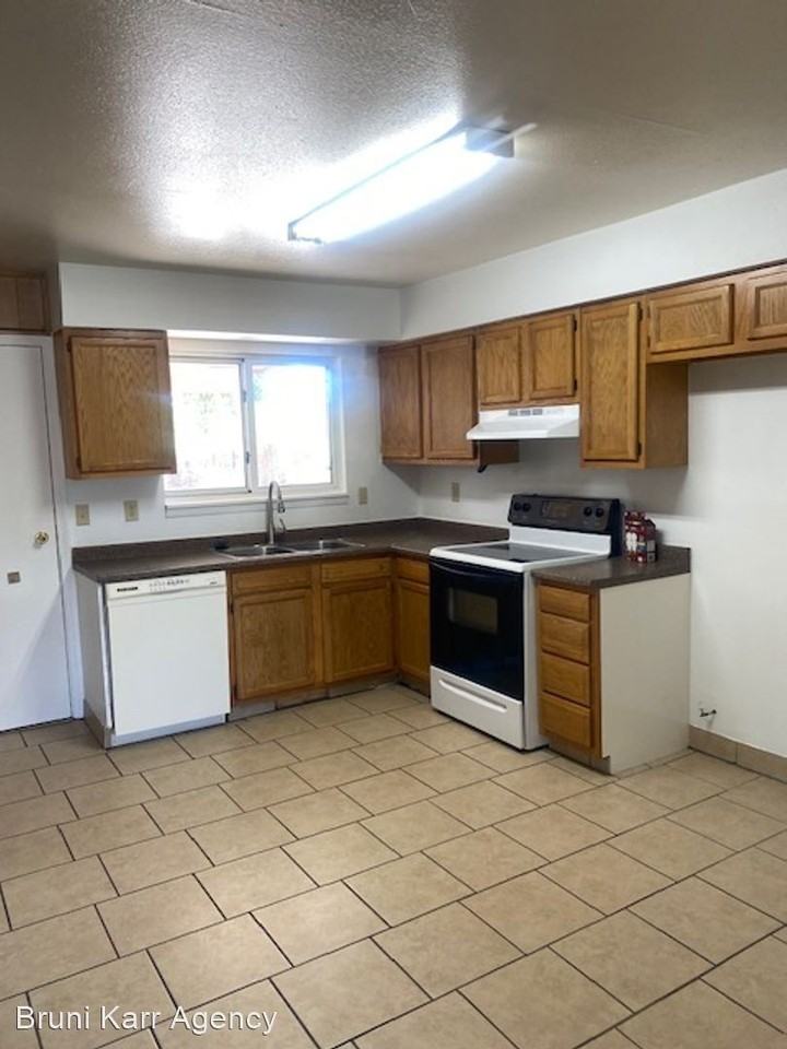 8918 Shoshone Rd Ne - Photo 3 of 10