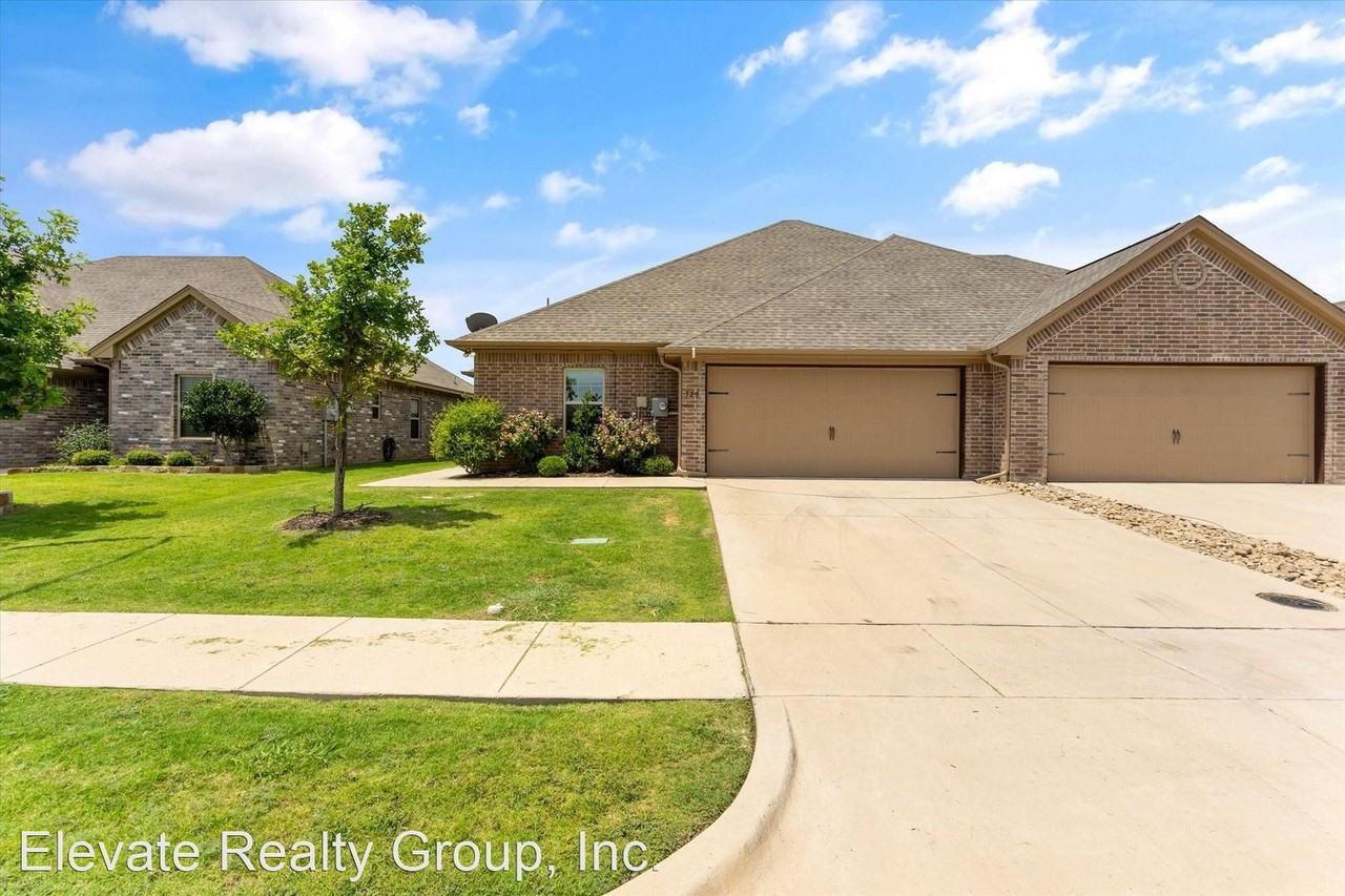 516 Landry Ct 520 Landry Ct - Photo 2 of 40