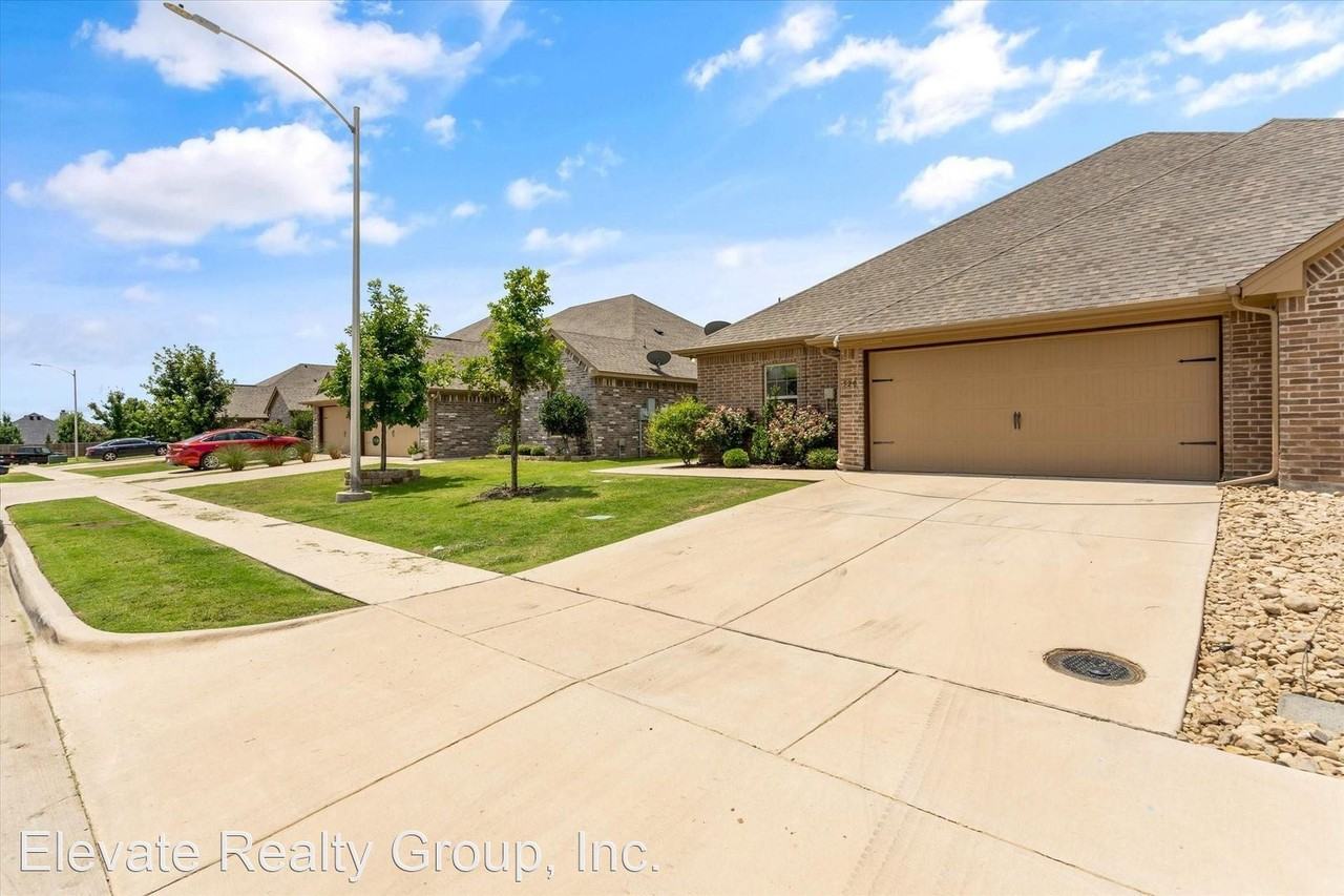 516 Landry Ct 520 Landry Ct - Photo 3 of 40