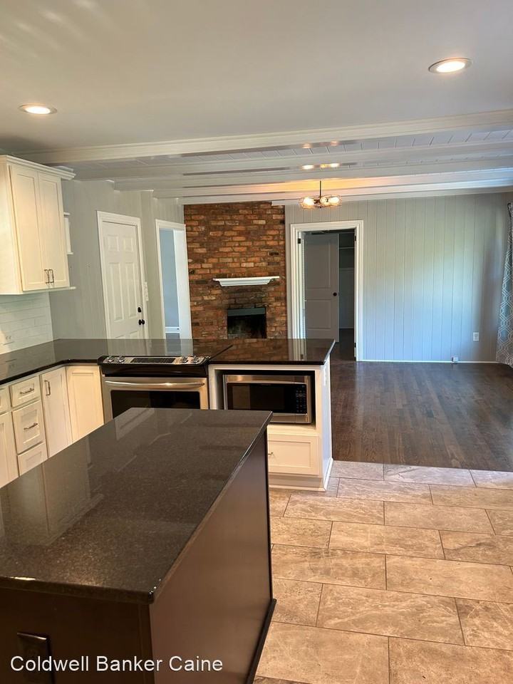 200 Keith Dr - Photo 2 of 18
