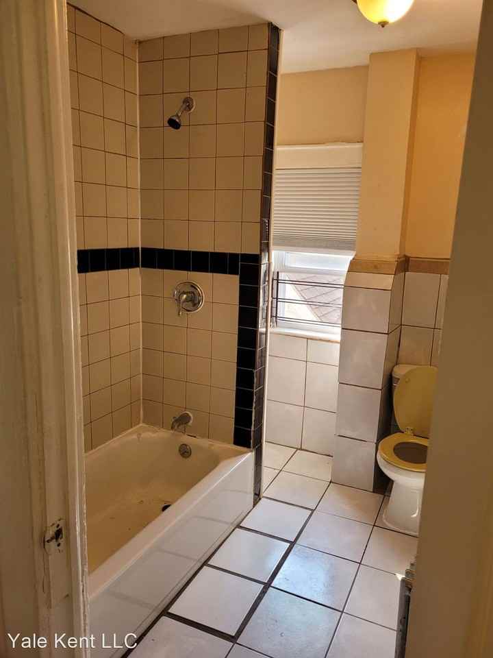 199 Custer Ave - Photo 2 of 5