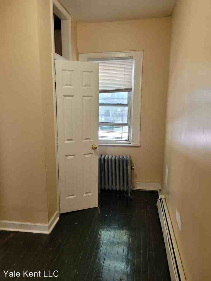 199 Custer Ave - Photo 3 of 5