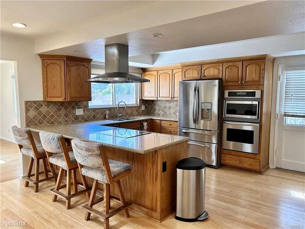 2038 W 181st St - Photo 2 of 11