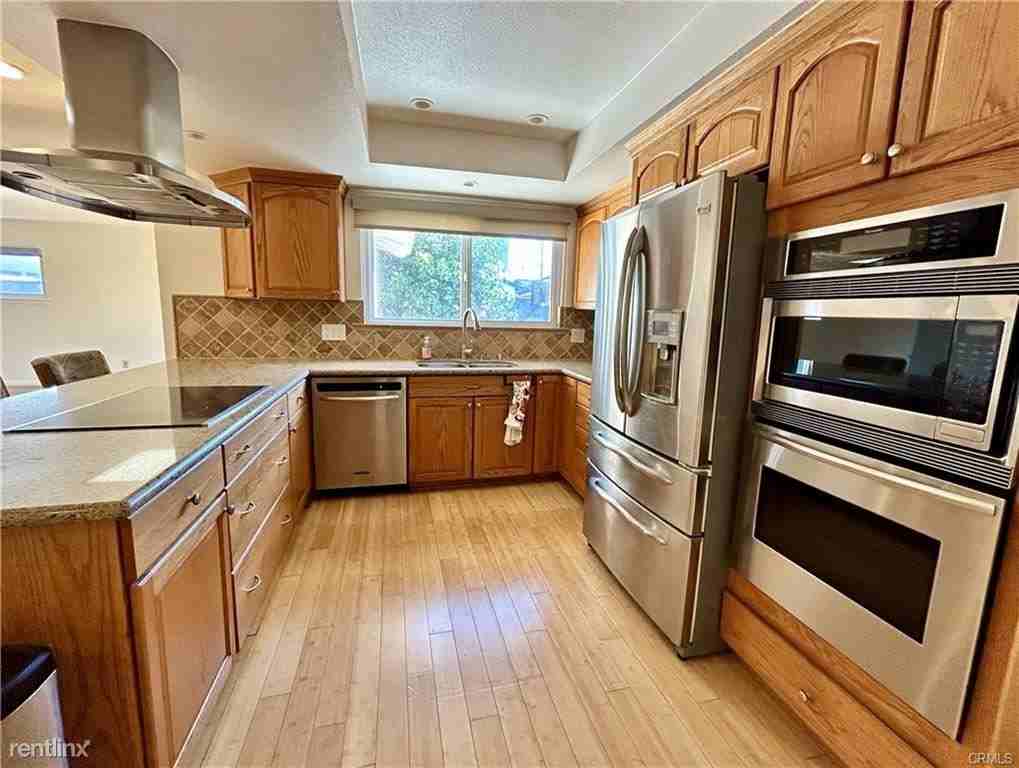 2038 W 181st St - Photo 3 of 11