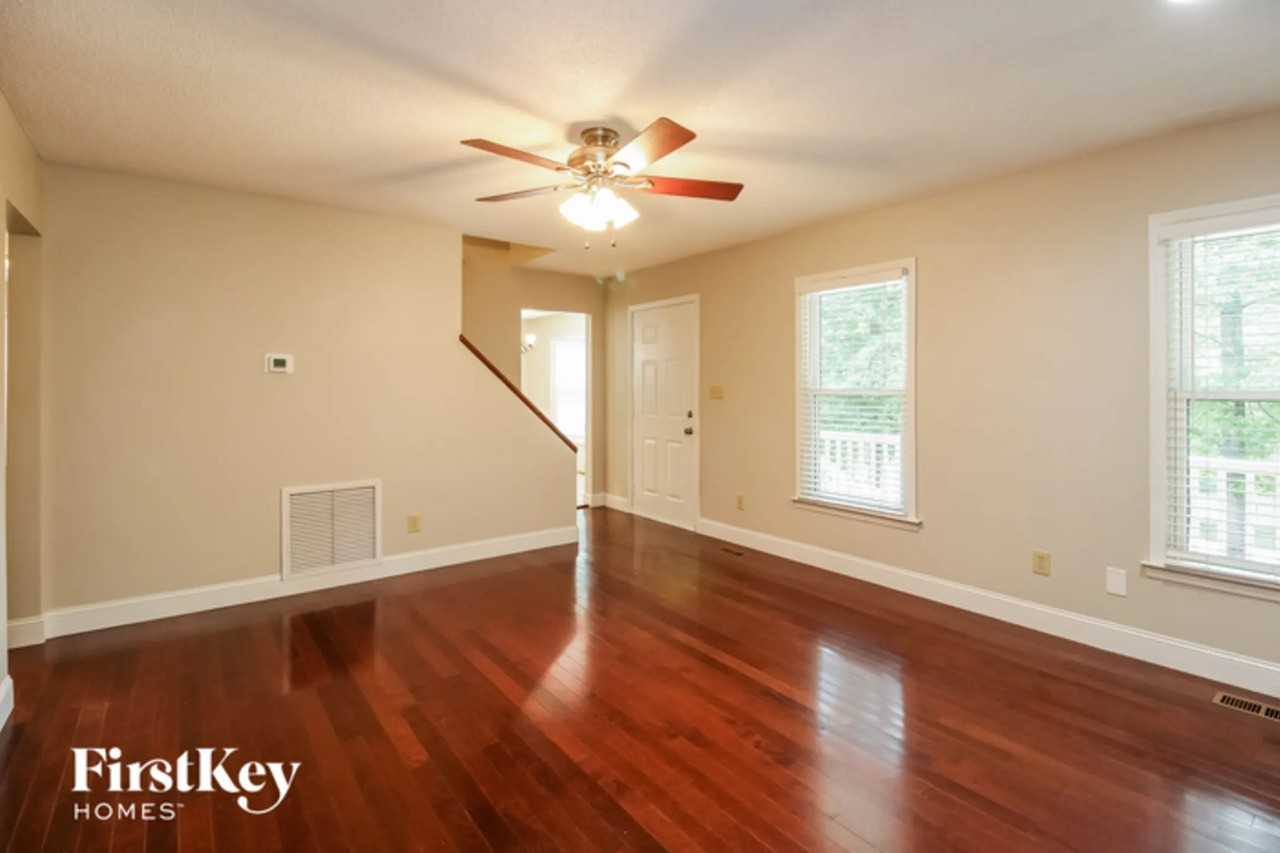 4907 Whisper Oak Dr - Photo 2 of 14