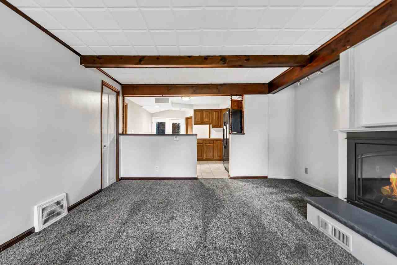 148 Ellen Dr - Photo 2 of 9