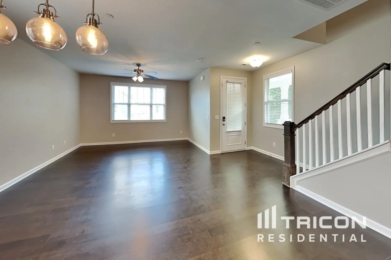 319 Imperial Ct - Photo 2 of 16
